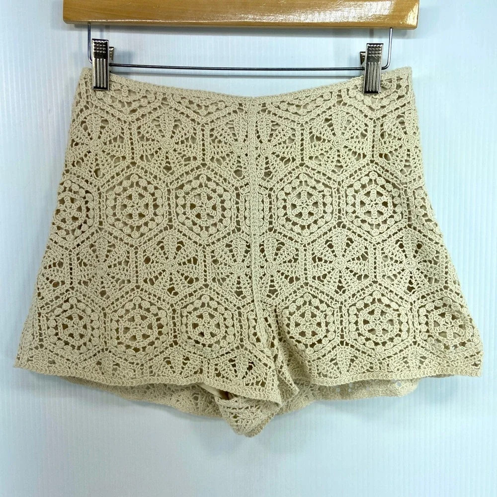 H&M Cream Crochet Knit High‎ Rise Shorts Womens Small - Picture 3 of 9